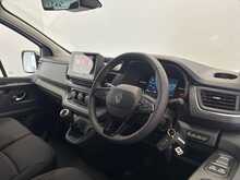 Renault Trafic 2.0 dCi 30 Red Edition LWB Euro6 (9Seat) 