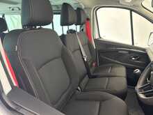 Renault Trafic 2.0 dCi 30 Red Edition LWB Euro6 (9Seat) 