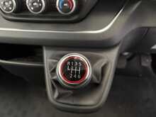 Renault Trafic 2.0 dCi 30 Red Edition LWB Euro6 (9Seat) 