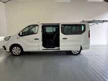 Renault Trafic 2.0 dCi 30 Red Edition LWB Euro6 (9Seat) 