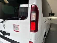 Renault Trafic 2.0 dCi 30 Red Edition LWB Euro6 (9Seat) 