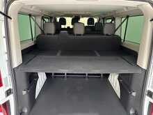 Renault Trafic 2.0 dCi 30 Red Edition LWB Euro6 (9Seat) 