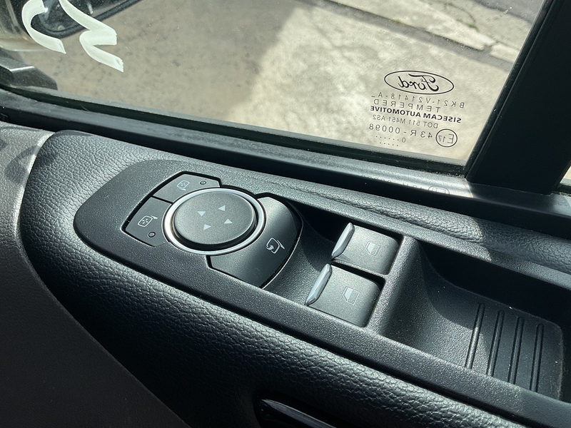 Ford 320 EcoBlue Titanium X LWB L/R EURO 6