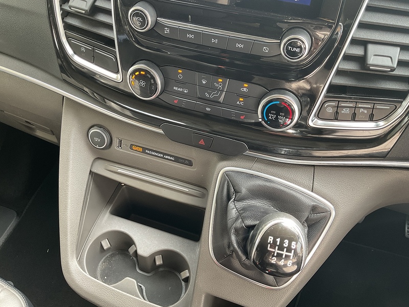 Ford 320 EcoBlue Titanium X LWB L/R EURO 6