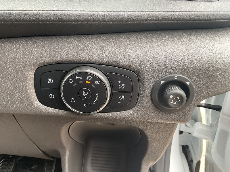 Ford 350 EcoBlue Leader Luton 130ps A/C L=13ft 5