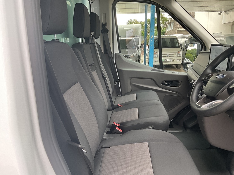 Ford 350 EcoBlue Leader Luton 130ps A/C L=13ft 5