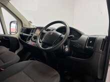 Peugeot Boxer 335 Professional Premium+ L2 H2 MWB 2.2 BlueHDi 140ps A/C EU6 