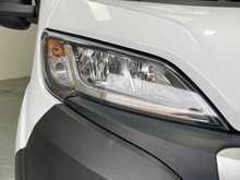 Peugeot Boxer 335 Professional Premium+ L2 H2 MWB 2.2 BlueHDi 140ps A/C EU6 