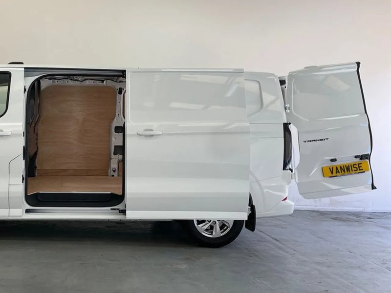 Ford 320 Limited L2 H1 LWB 2.0 EcoBlue A/C 136ps 