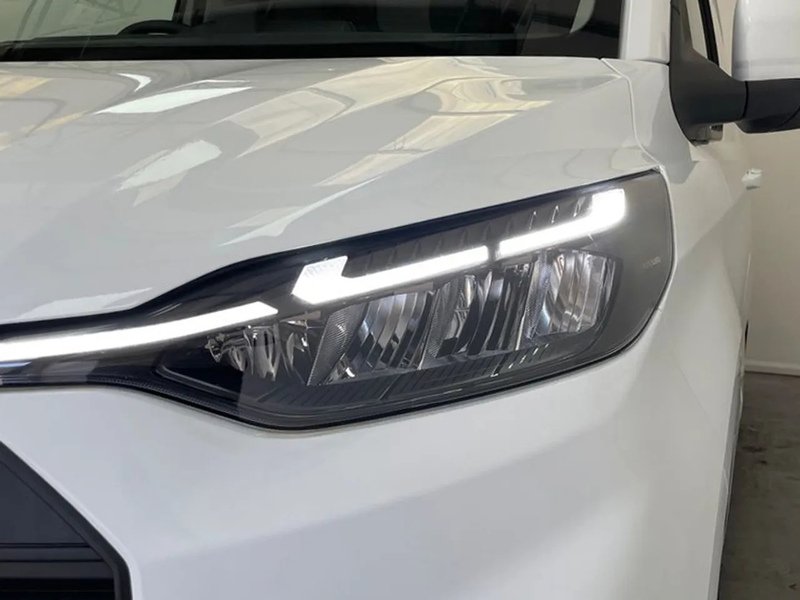 Ford 320 Limited L2 H1 LWB 2.0 EcoBlue A/C 136ps 