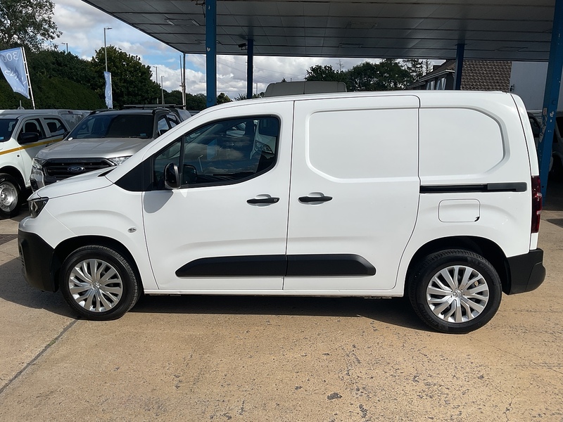 Peugeot 1.5 BlueHDi 1000 Professional Premium SWB Euro 6 100 bhp
