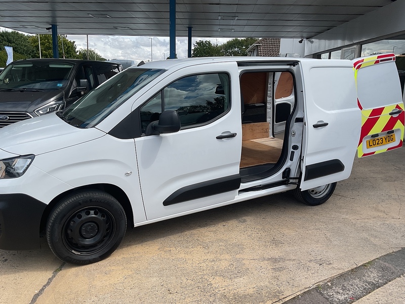 Peugeot 1.5 BlueHDi 1000 Professional Premium+ Euro 6 