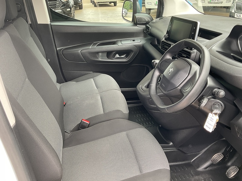 Peugeot Partner 1000 Professional Premium + 1.5 BlueHDi 100ps A/C