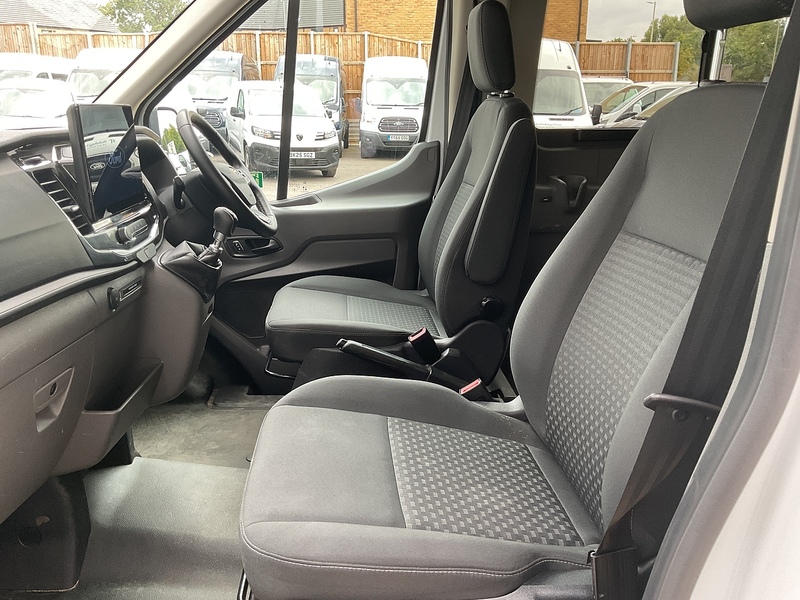 Ford 2.0 460 EcoBlue Trend Minibus Diesel Manual RWD L4 H3 Euro 6 (s/s) (17 Seat, DRW) (165 ps)