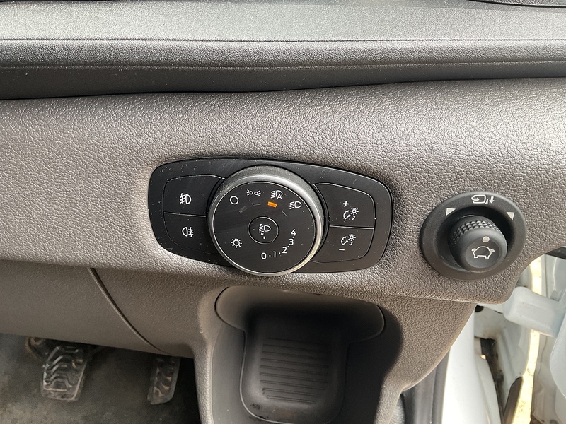 Ford 2.0 460 EcoBlue Trend Minibus Diesel Manual RWD L4 H3 Euro 6 (s/s) (17 Seat, DRW) (165 ps)