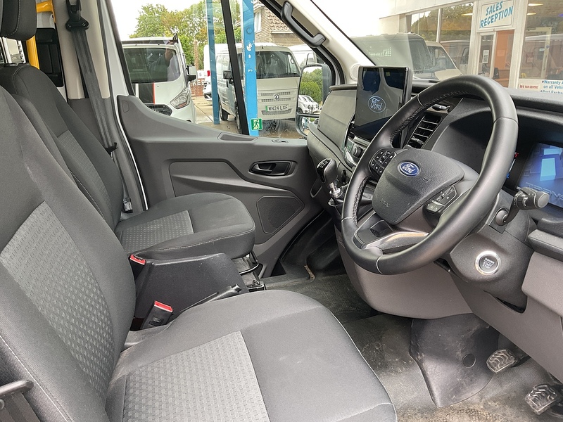 Ford 2.0 460 EcoBlue Trend Minibus Diesel Manual RWD L4 H3 Euro 6 (s/s) (17 Seat, DRW) (165 ps)