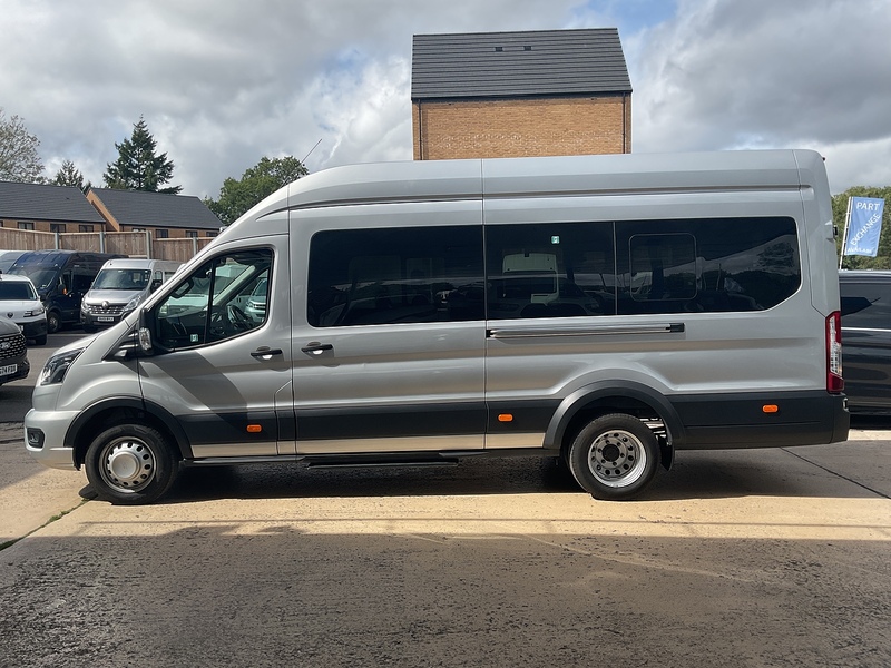 Ford 460 EcoBlue Limited Auto 17 Seat Minibus A/C Euro 6