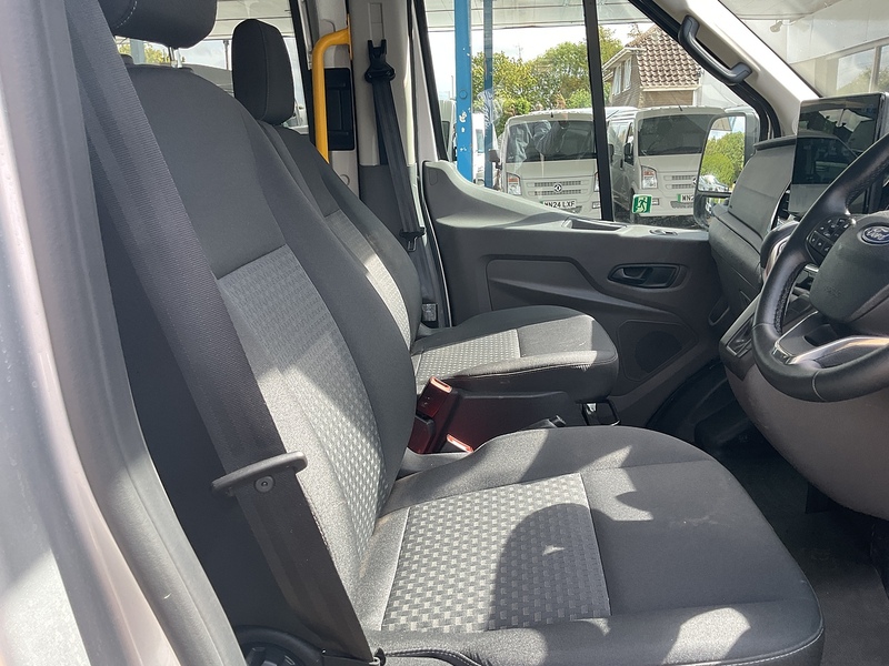 Ford 460 EcoBlue Limited Auto 17 Seat Minibus A/C Euro 6