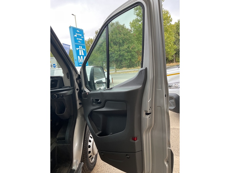 Ford 460 EcoBlue Leader Minibus RWD L4 H3 Euro 6 17 Seat