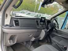 Ford Transit 460 EcoBlue Leader Minibus RWD L4 H3 Euro 6 17 Seat 