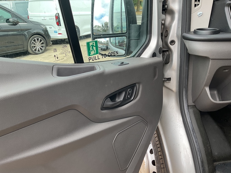 Ford 460 EcoBlue Leader Minibus RWD L4 H3 Euro 6 17 Seat