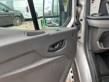 Ford Transit 460 EcoBlue Leader Minibus RWD L4 H3 Euro 6 17 Seat 