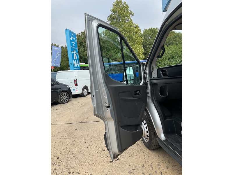 Ford 460 EcoBlue Leader Minibus RWD L4 H3 Euro 6 17 Seat