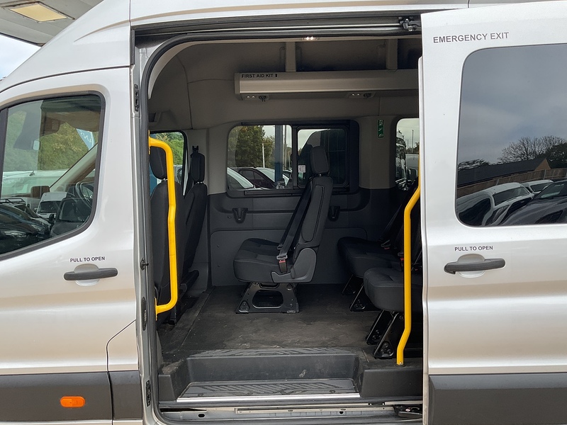 Ford 460 EcoBlue Leader Minibus RWD L4 H3 Euro 6 17 Seat