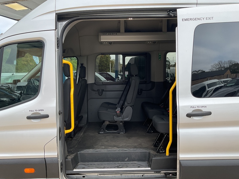Ford 460 EcoBlue Leader Minibus RWD L4 H3 Euro 6 17 Seat