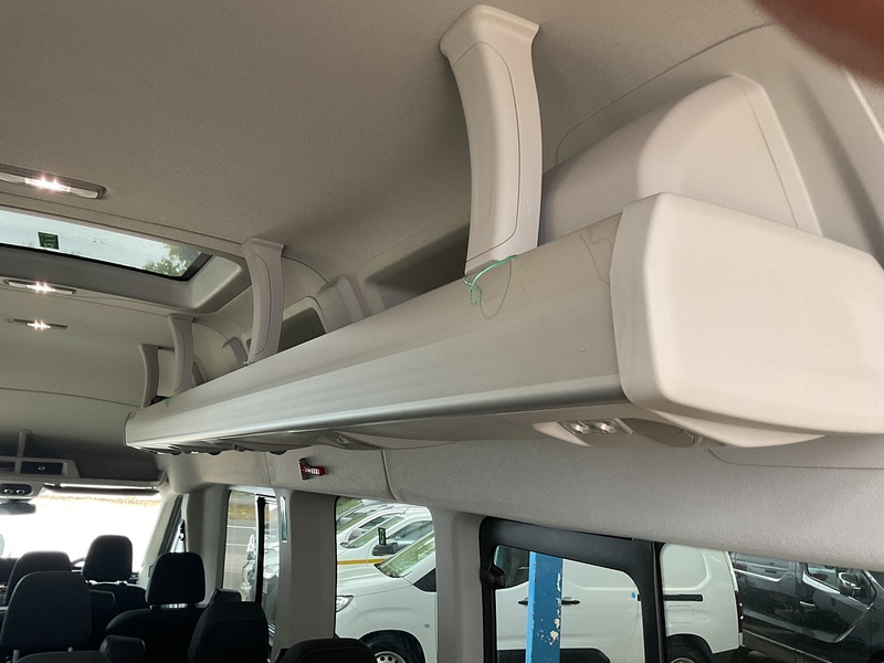 Ford 460 EcoBlue Leader Minibus RWD L4 H3 Euro 6 17 Seat