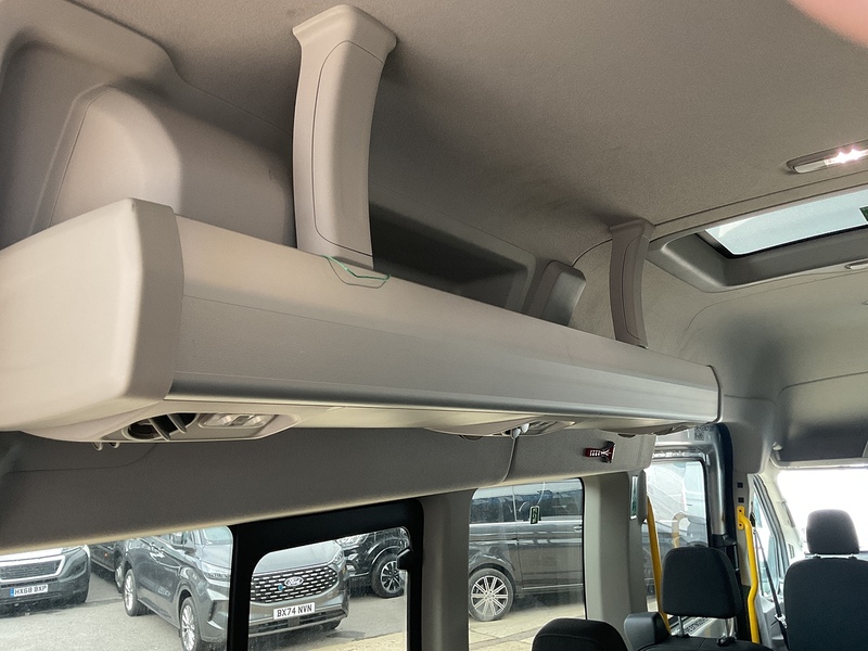 Ford 460 EcoBlue Leader Minibus RWD L4 H3 Euro 6 17 Seat