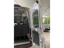 Ford Transit 460 EcoBlue Leader Minibus RWD L4 H3 Euro 6 17 Seat 
