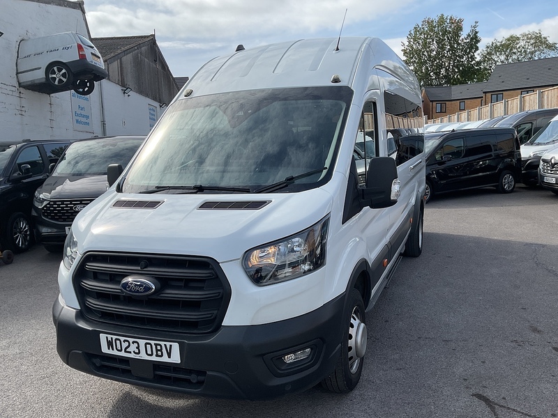 Ford 460 EcoBlue Trend 17 seat Minibus