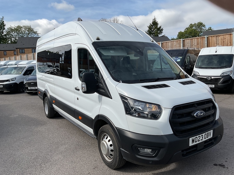 Ford 460 EcoBlue Trend 17 seat Minibus