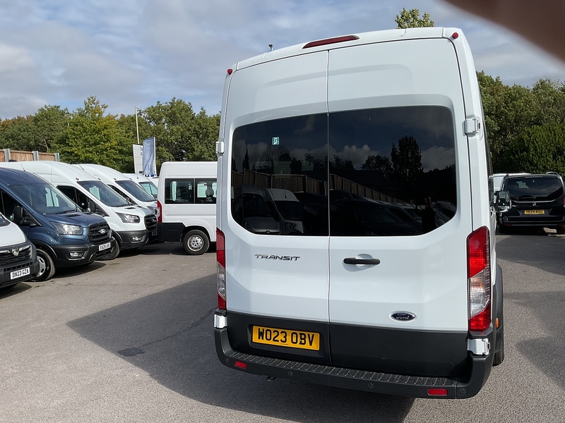 Ford 460 EcoBlue Trend 17 seat Minibus