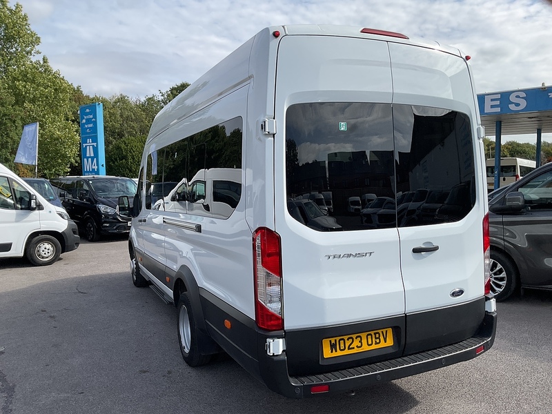 Ford 460 EcoBlue Trend 17 seat Minibus