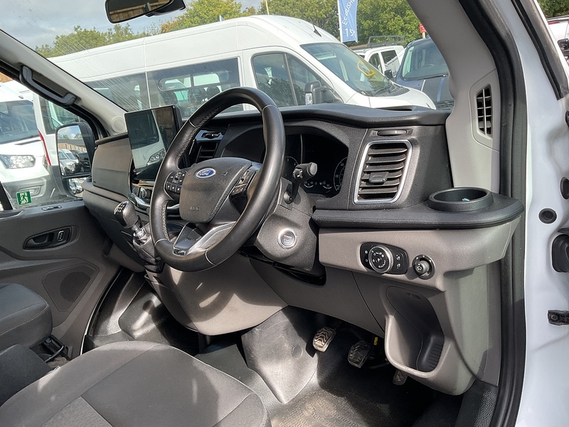 Ford 460 EcoBlue Trend 17 seat Minibus