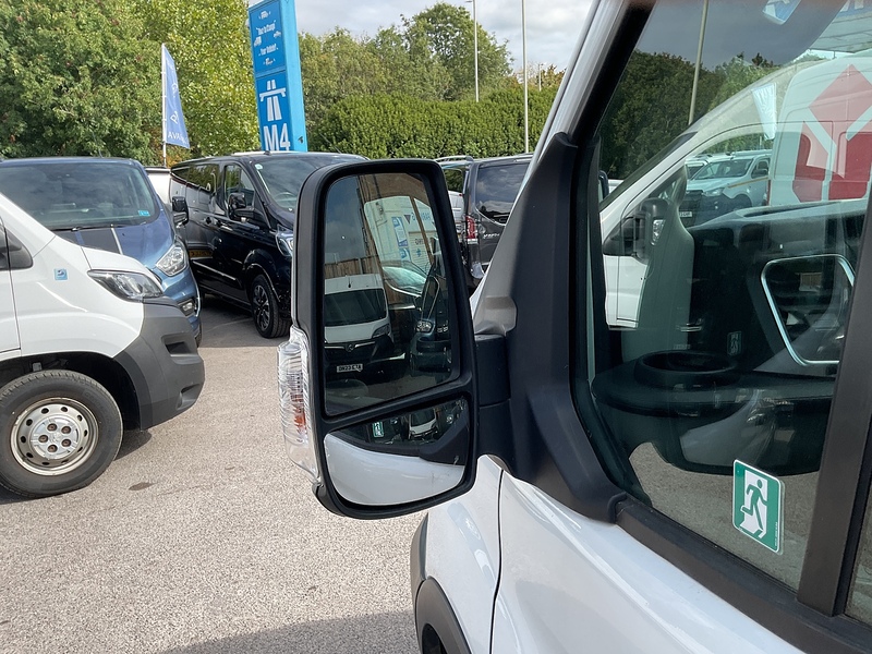 Ford 460 EcoBlue Trend 17 seat Minibus