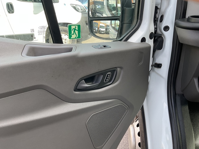 Ford 460 EcoBlue Trend 17 seat Minibus