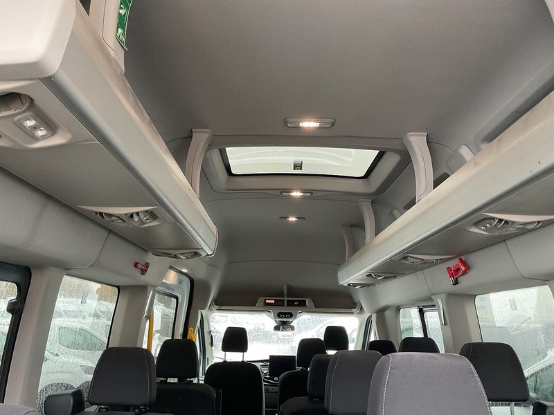 Ford 460 EcoBlue Trend 17 seat Minibus