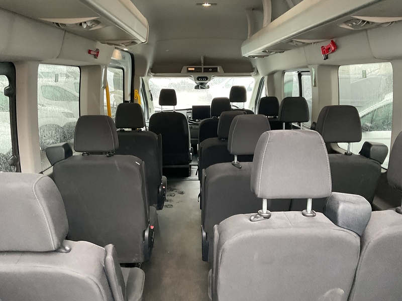 Ford 460 EcoBlue Trend 17 seat Minibus