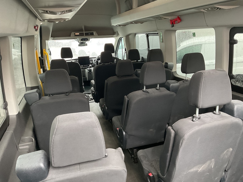 Ford 460 EcoBlue Trend 17 seat Minibus