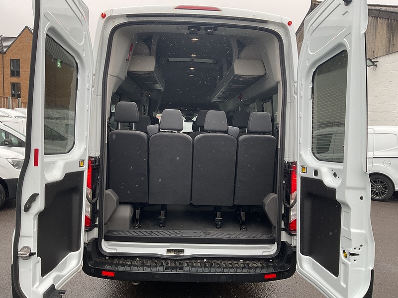 Ford 460 EcoBlue Trend 17 seat Minibus