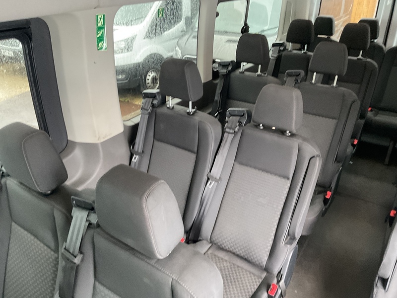 Ford 460 EcoBlue Trend 17 seat Minibus