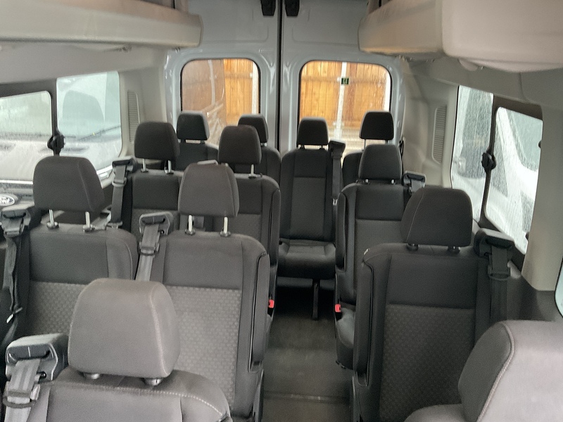 Ford 460 EcoBlue Trend 17 seat Minibus