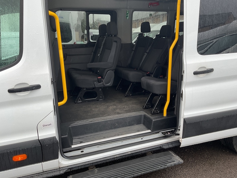 Ford 460 EcoBlue Trend 17 seat Minibus
