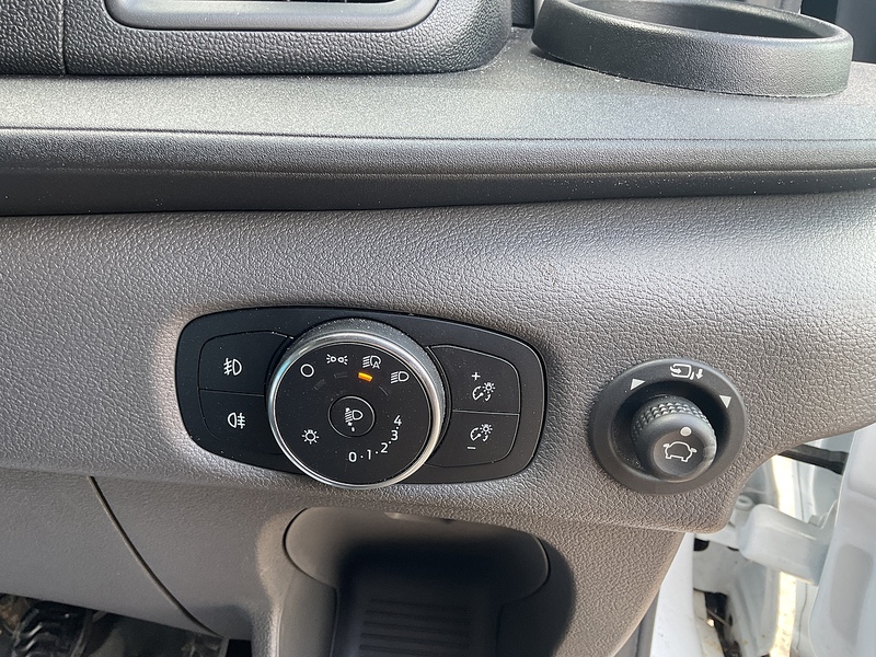 Ford 2.0 460 EcoBlue Leader Minibus Double Cab 5dr Diesel Manual RWD L4 H3 Euro 6 (s/s) (17 Seat, DRW) (165 ps)