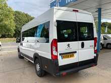Peugeot Boxer 2.0 BlueHDi 440 17 Seat Minibus Diesel Manual L4 H2 Euro 6 (130 ps) 