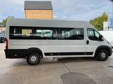 Peugeot Boxer 2.0 BlueHDi 440 17 Seat Minibus Diesel Manual L4 H2 Euro 6 (130 ps) 