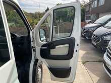 Peugeot Boxer 2.0 BlueHDi 440 17 Seat Minibus Diesel Manual L4 H2 Euro 6 (130 ps) 